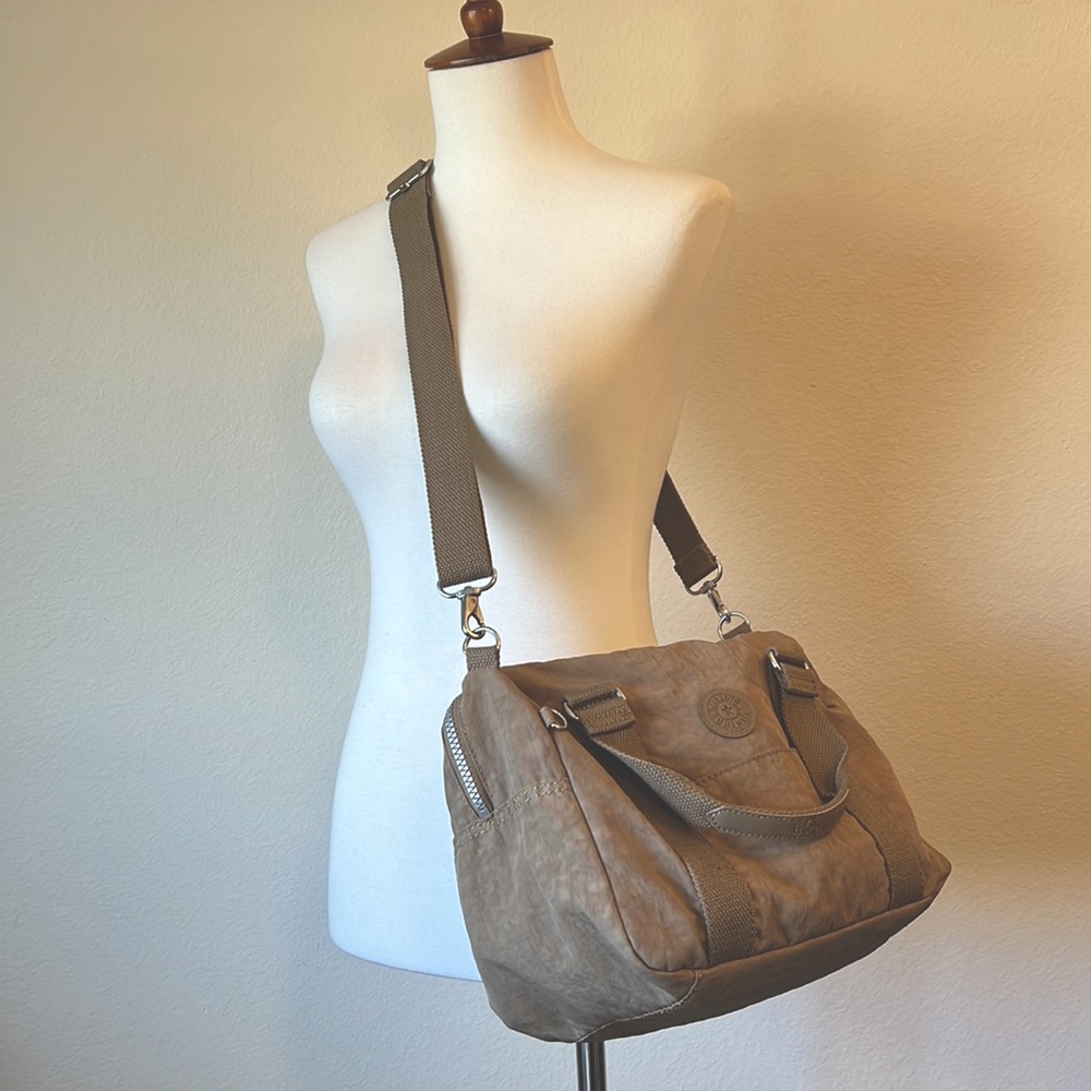 Khaki Kipling Caska Handbag